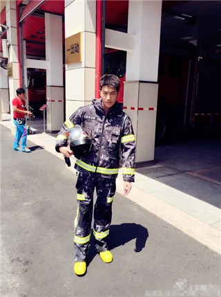 王尊获赞“帅哥都上交给了国家”