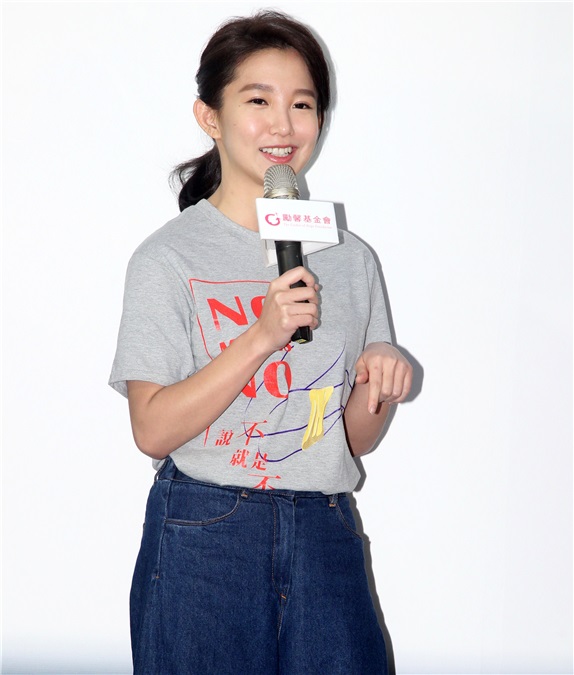 郭书瑶、吴慷仁出席蒲公英飞扬公益活动