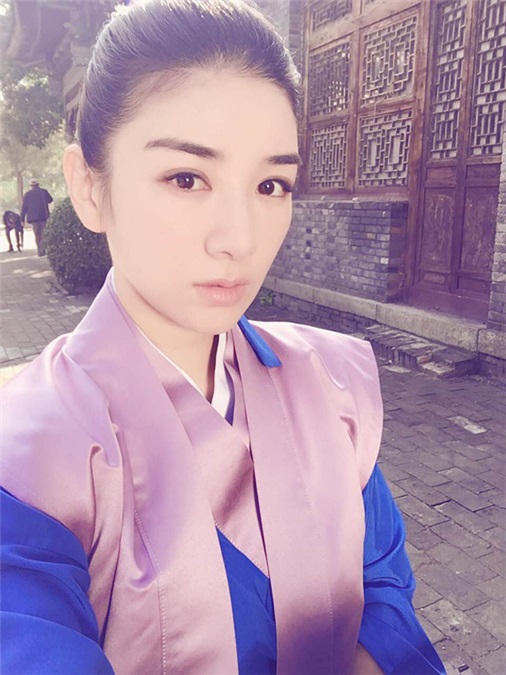 黄奕微博晒古装反串照 引发众人回忆杀