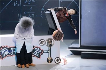 叶逢春大秀魔术技巧