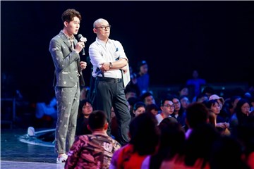 男嘉宾现场讲述成功史