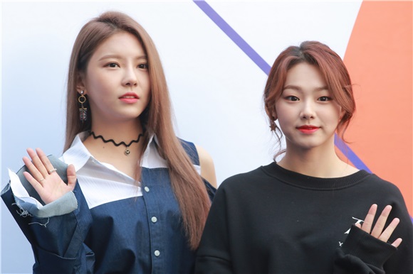 T-ara成员孝敏、gugudan成员美娜、娜英等出席2017F/W首尔时装周活动