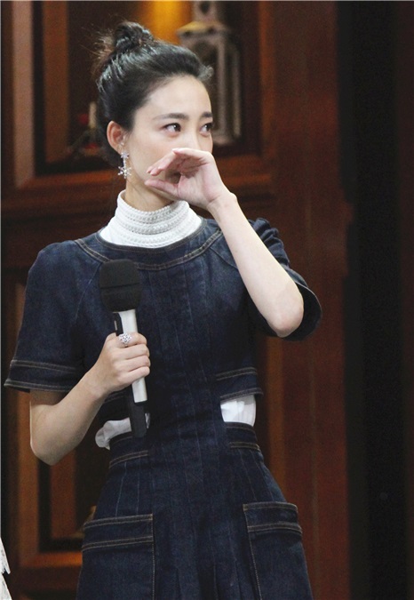 蒋梦婕霸气腿咚《太后》「徐上士」 上演女神美腿杀