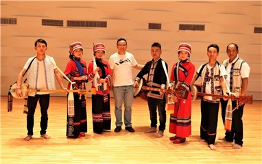 (撒尼人歌舞录制现场)