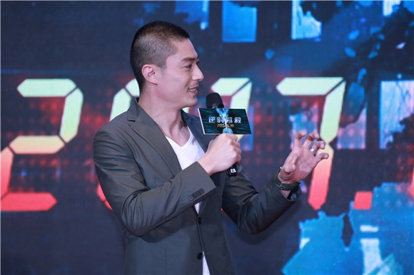三个杨幂」现身发布会 霍建华少女心曝光