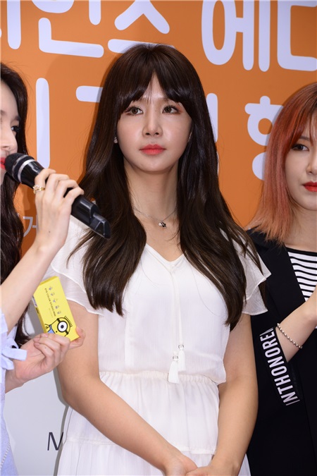 女团Fiestar、演员朴素丹、沉亨倬等出席化妆品牌发布活动。