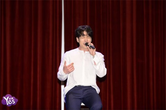 李昶旻(2AM) 举办首张SOLO迷你专辑SHOWCASE