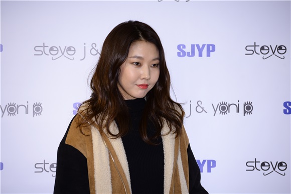 李多熙、李世英等出席某时尚品牌活动