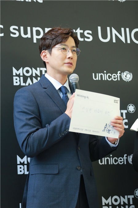 元祖妖精柳真亮相品牌站台 逆龄美貌惹人羡