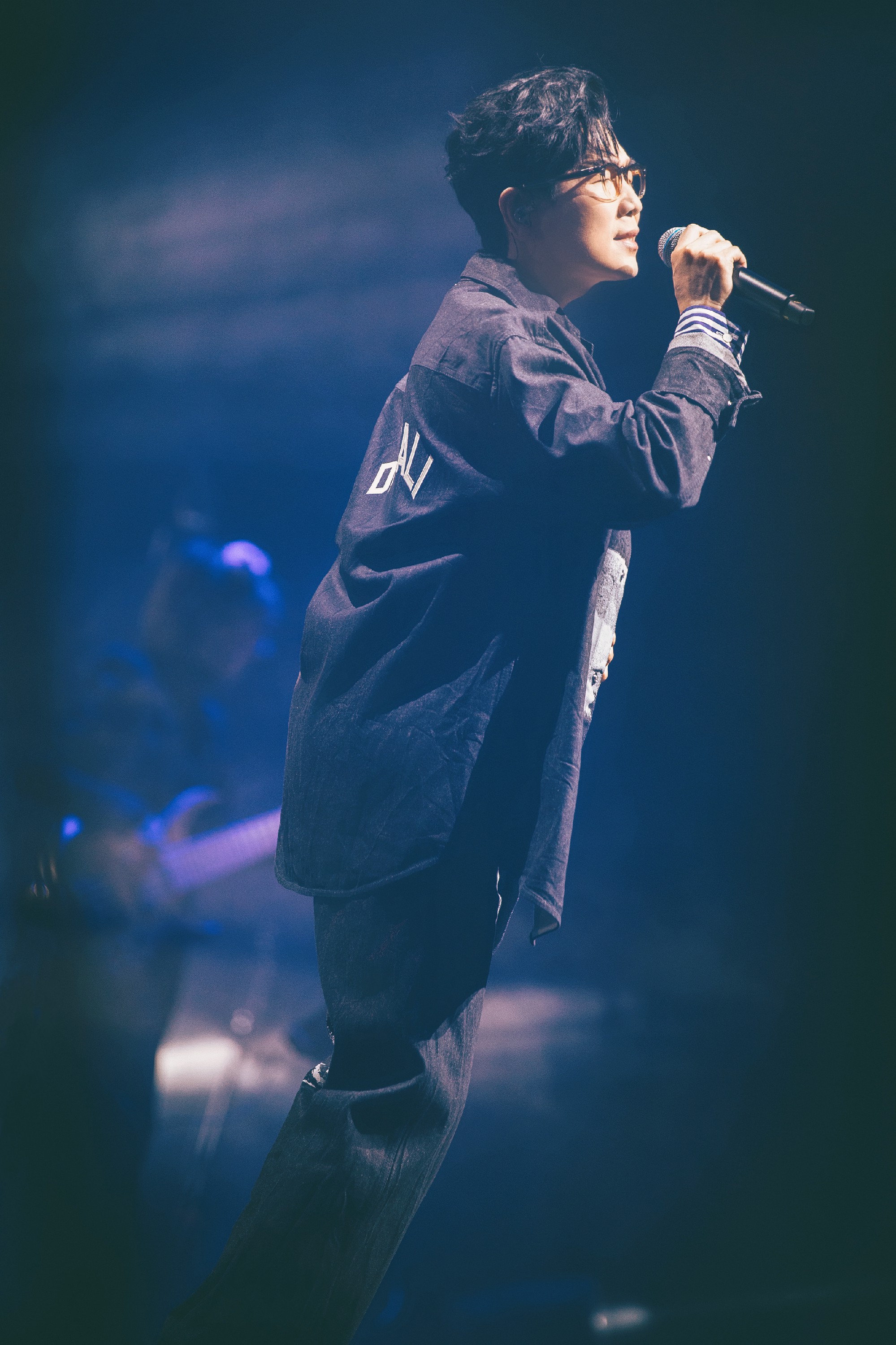被歌迷狂喊“加班”！品冠巡演成都站唱响跨年前夜