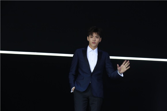 吴亦凡搭载不凡动力 开启时尚潮流新纪元
