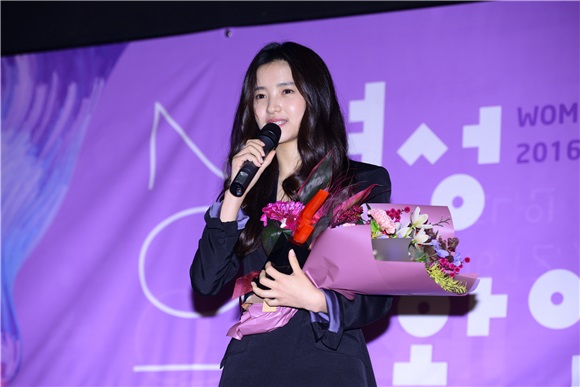 少女时代允儿出席「2016年度女性电影人奖」颁奖典礼