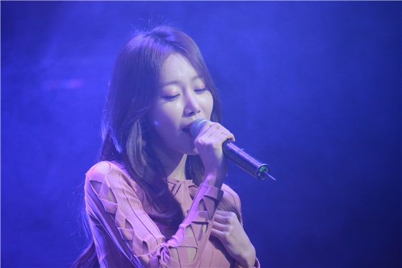 女团MelodyDay举行迷你2辑《KISS ON THE LIPS》发售showcase