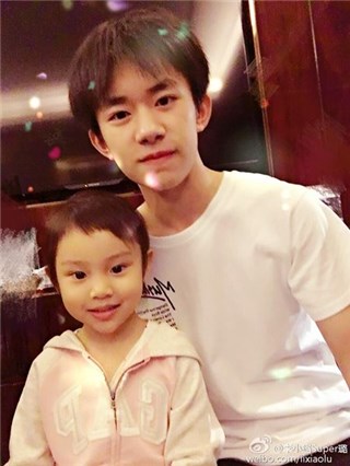 易烊千玺16岁生日快乐！李小璐晒甜馨千玺合影送祝福