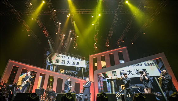 罗大佑巡演深圳站经典再现 歌迷太热情三度返场求放过