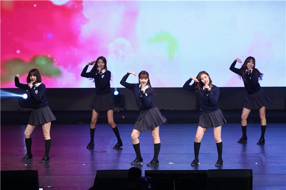 韩国女团Gfriend举办粉丝演唱会