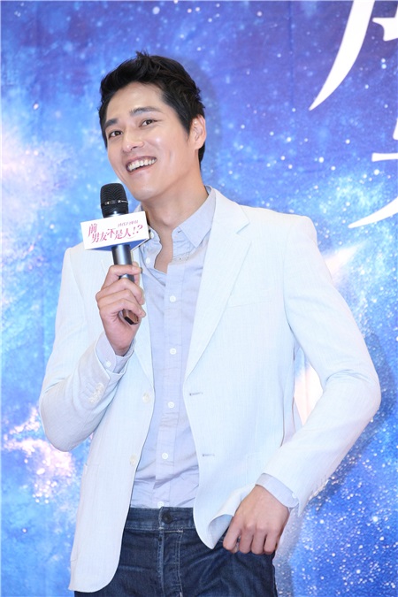 杨丞琳、蓝正龙等出席《前男友不是人》开镜记者会
