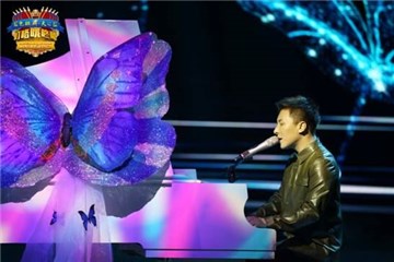 曹轩宾蝴蝶丛中深情演绎《你不知道的事》