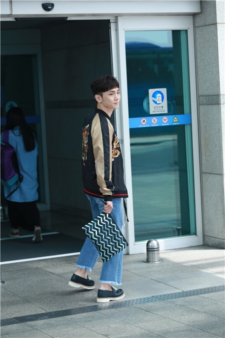 SHINee成员Key韩国仁川机场出国