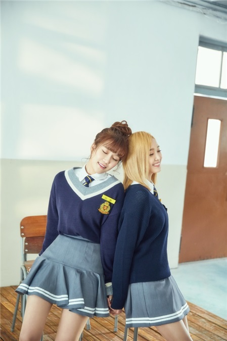 宇宙少女演绎学院制服诱惑 携新专辑强势回归