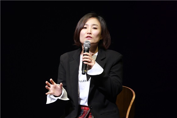 EXO都暻秀、蔡书珍出席新网剧《积极的体质》ShowCase