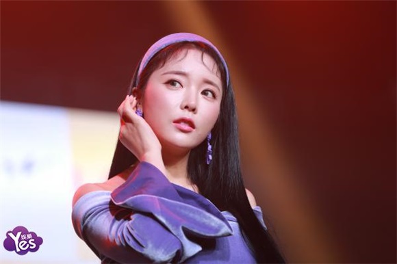 〈Yes 首尔现场〉洪真英举办单曲《走好》SHOW CASE正式回归