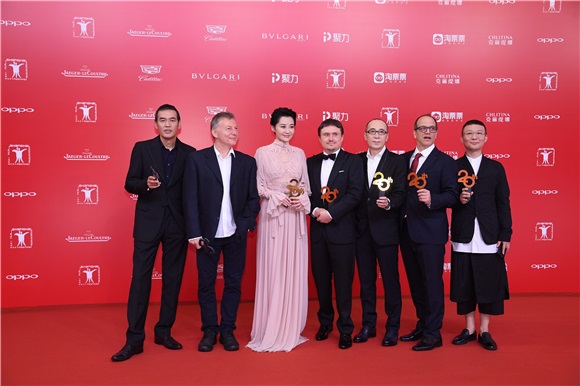 众星云集红毯星光熠熠 朱茵段奕宏携新剧亮相红毯