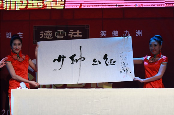 郭麒麟全国相声专场巡演 郭德纲挥毫「少帅出征」送祝福