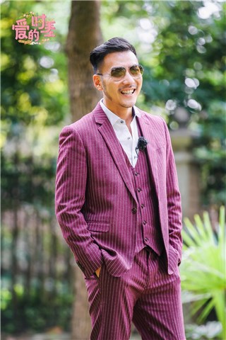 奚梦瑶“年上男”何燕成