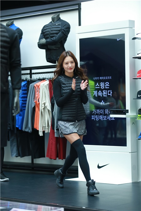 林周焕、李廷镇等出席NIKE新店开幕 各个运动装扮展现充满活力