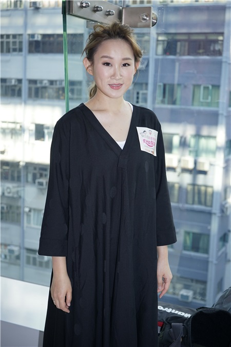 王菀之出席筹款活动 透露为开演唱延迟造人计划