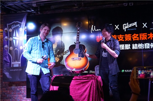 五月天成员怪兽举行发布会