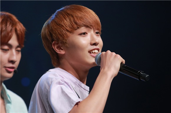 男团UP10TION在首尔江南区举行迷你专辑《Summer go!》Showcase