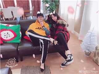 付辛博心疼孕妻换穿颖儿高跟鞋 粉丝：这波狗粮好甜好满足