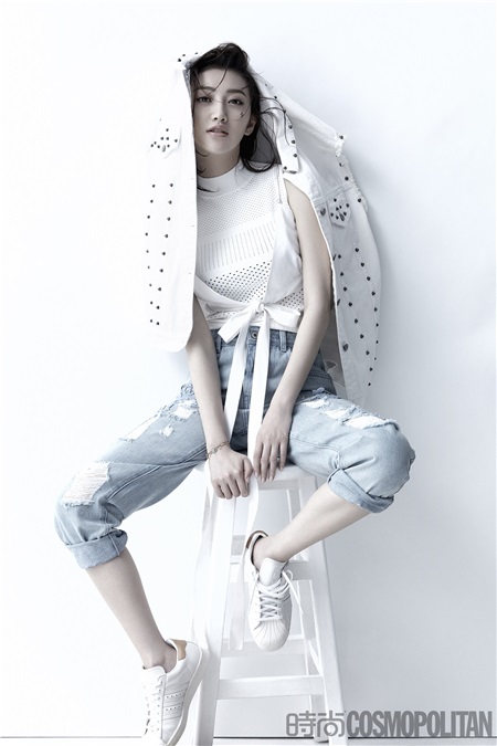 景甜登杂志封面 完美变身酷girl