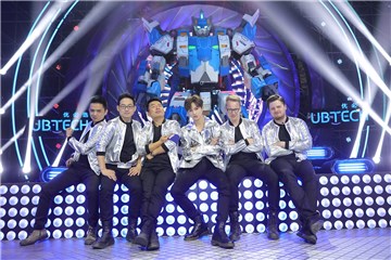 朱正廷与战队成员