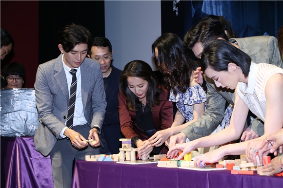 施易男、曾少宗、林子熙、范辰菲等出席植剧场《积木之家》首映记者会