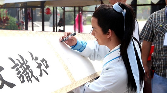 《万万》原班变装《西涯侠》 科学武侠爆笑开机