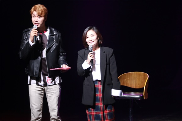 EXO都暻秀、蔡书珍出席新网剧《积极的体质》ShowCase