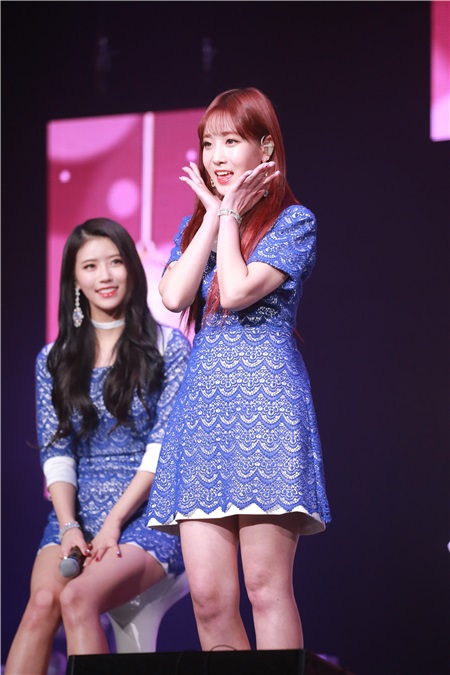 女团Lovelyz在首尔BLUE SQUARE举行了第四张迷你专辑《Fall in Lovelyz》媒体SHOW CASE
