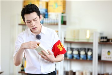 李佳琦研究苦荞产品