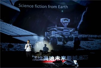 科学家现场讲解月球车Lunar Quattro