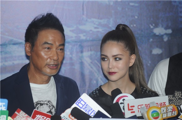 奥兰多抵沪自称吃货 昆凌未向周董报备感情戏