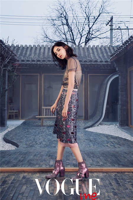 古力娜扎绝美写真曝光 解锁戏剧角色女总裁vs.职场女