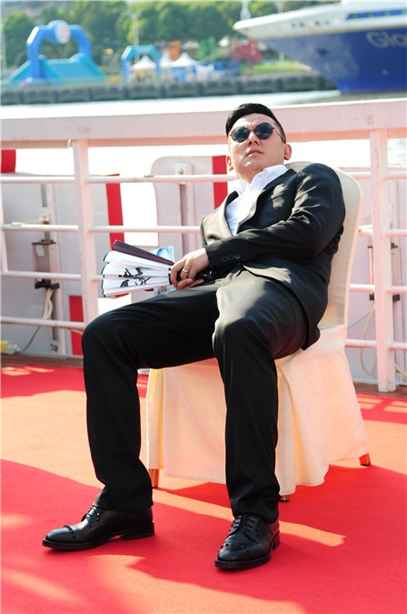 葛优、闫妮《罗曼蒂克消亡史》豪华阵容 章子怡复出黑色装扮不掩腰围发福