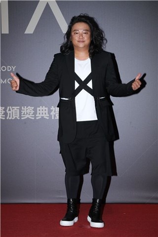 〈Yes台北现场〉赖铭伟胖了又烫个爆炸头吓坏网友 李英宏穿红内裤搏好运