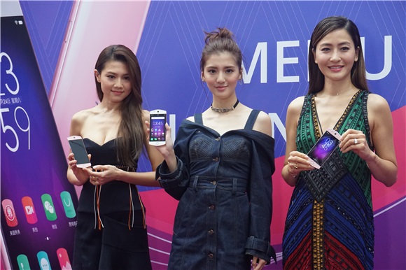周秀娜、吴千语、周汶錡出席美颜手机发布会
