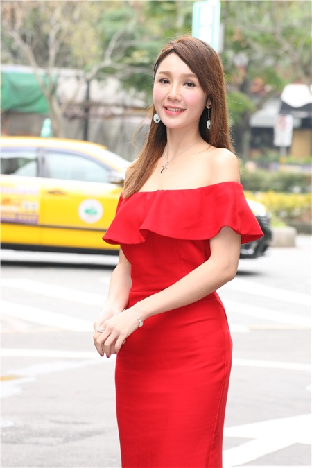 〈Yes 台北现场〉海伦清桃感恩慈善春酒 前夫戴发奎送花