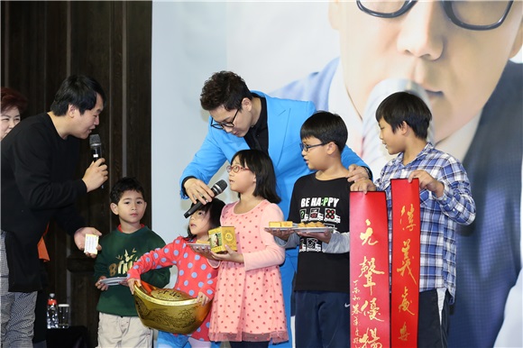 郑淳元出席公益记者会