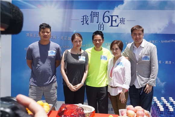 孙耀威、叶芝如、黄奕等,为青春慈善电影《我们的6E班》进行开镜仪式